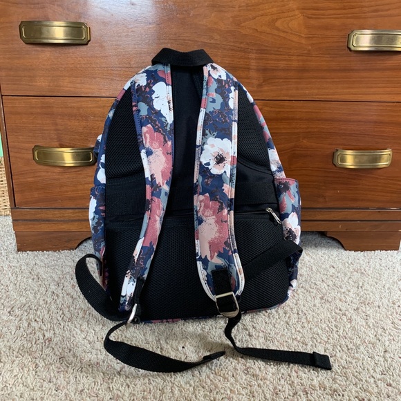 Backpack - Picture 4 of 8